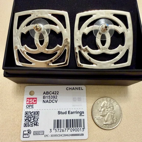 CHANEL Silver Interlocking CC Square Stud Earrings - Picture 3 of 4